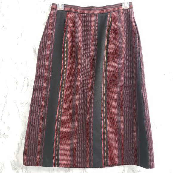 🎁Pepper Tree A-line Skirt Black and Red - Picture 3 of 9